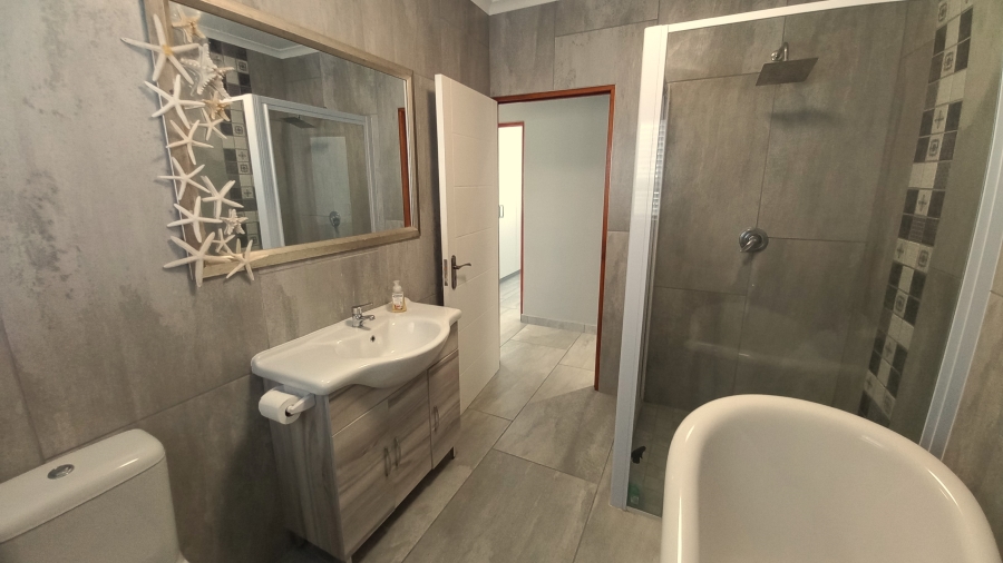 3 Bedroom Property for Sale in Kleinkoornhuis Western Cape